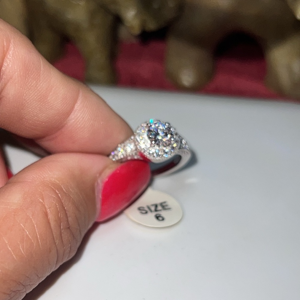 .925 SILVER RING.  SZ 6. GORGEOUS